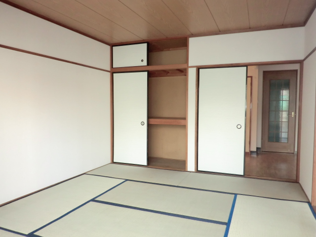 Other room space. Shooting a Japanese-style room from the balcony