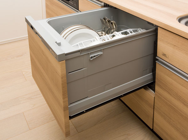 Kitchen.  [Decontamination shower mist cleaning dishwashers] The mist (fog) of concentrated detergent injected into the refrigerator, Enhance the cleaning power was Dishwasher. Also it has excellent water-saving effect.