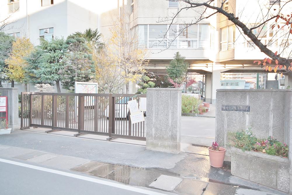 Primary school. Onidaka until elementary school 573m