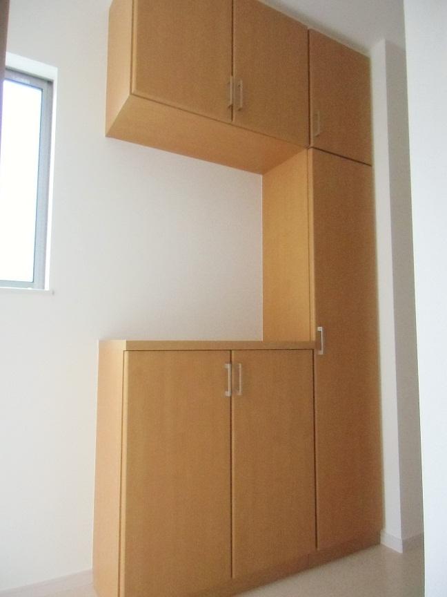 Other Equipment. Example of construction Large front door storage