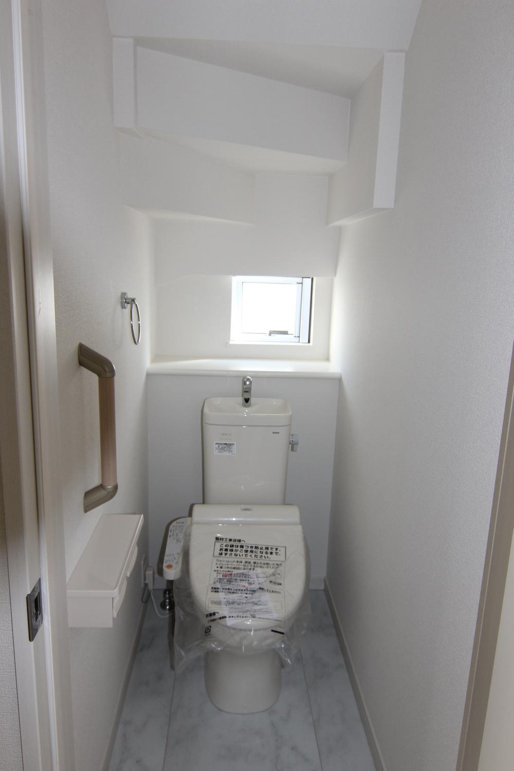 Toilet. 1 Building