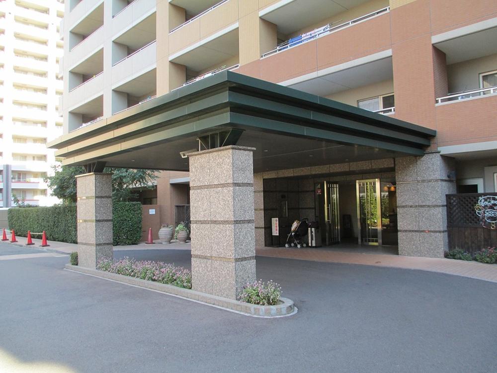 Entrance. Common areas