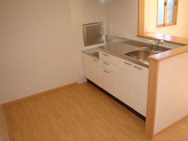 Kitchen. Spacious kitchen space. 