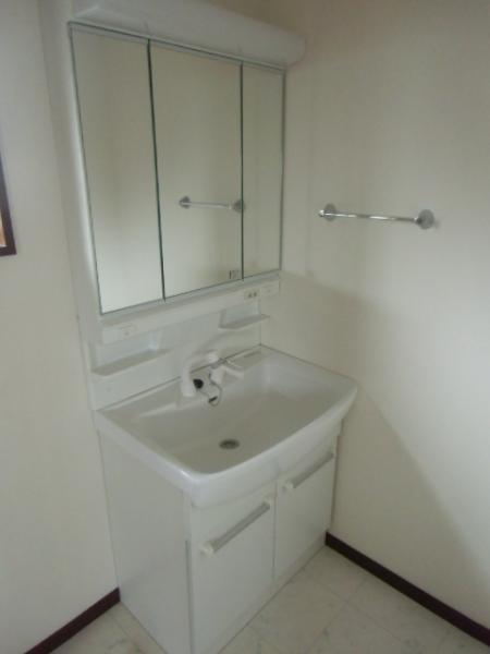 Wash basin, toilet