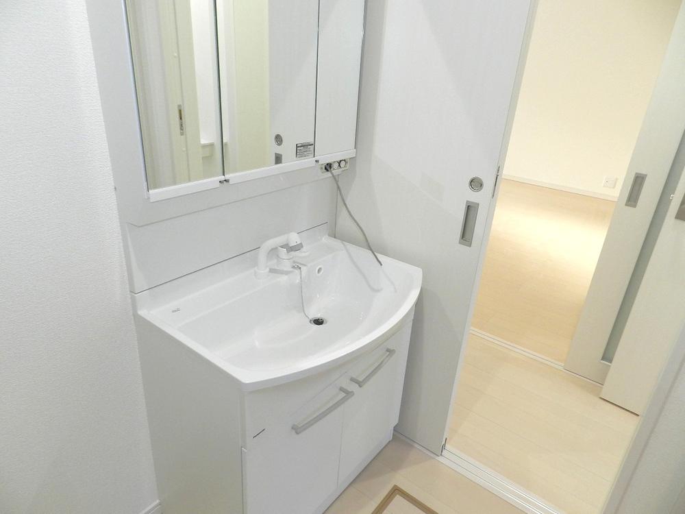 Wash basin, toilet. Indoor (12 May 2013) Shooting