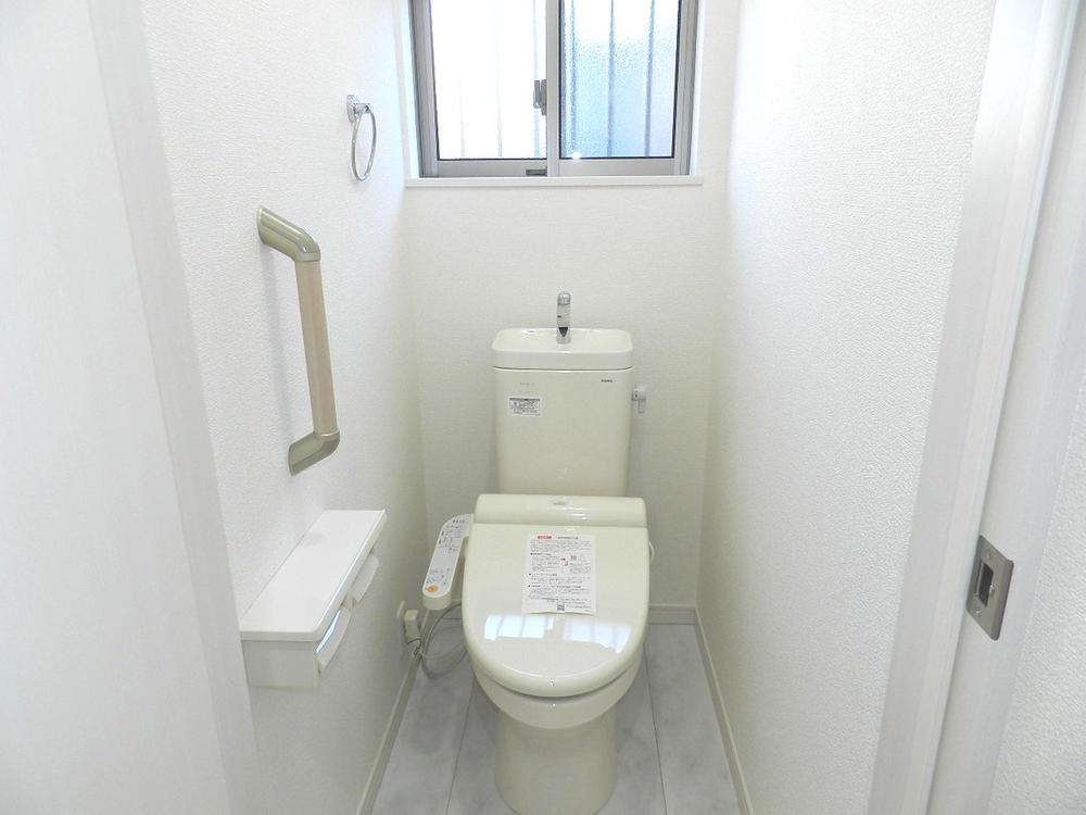Toilet. Indoor (12 May 2013) Shooting
