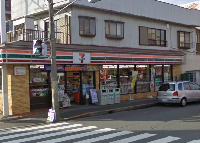 Convenience store. 500m to Seven-Eleven (convenience store)