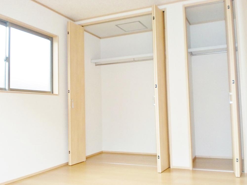 Non-living room.  [Selling local] Closet with a storage capacity can be found in each room!