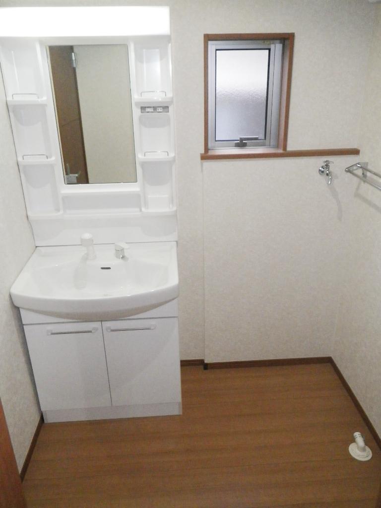 Wash basin, toilet. It is the washstand