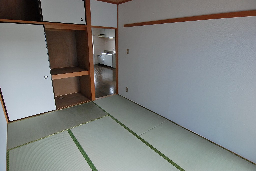 Other room space. Japanese-style room 6 quires