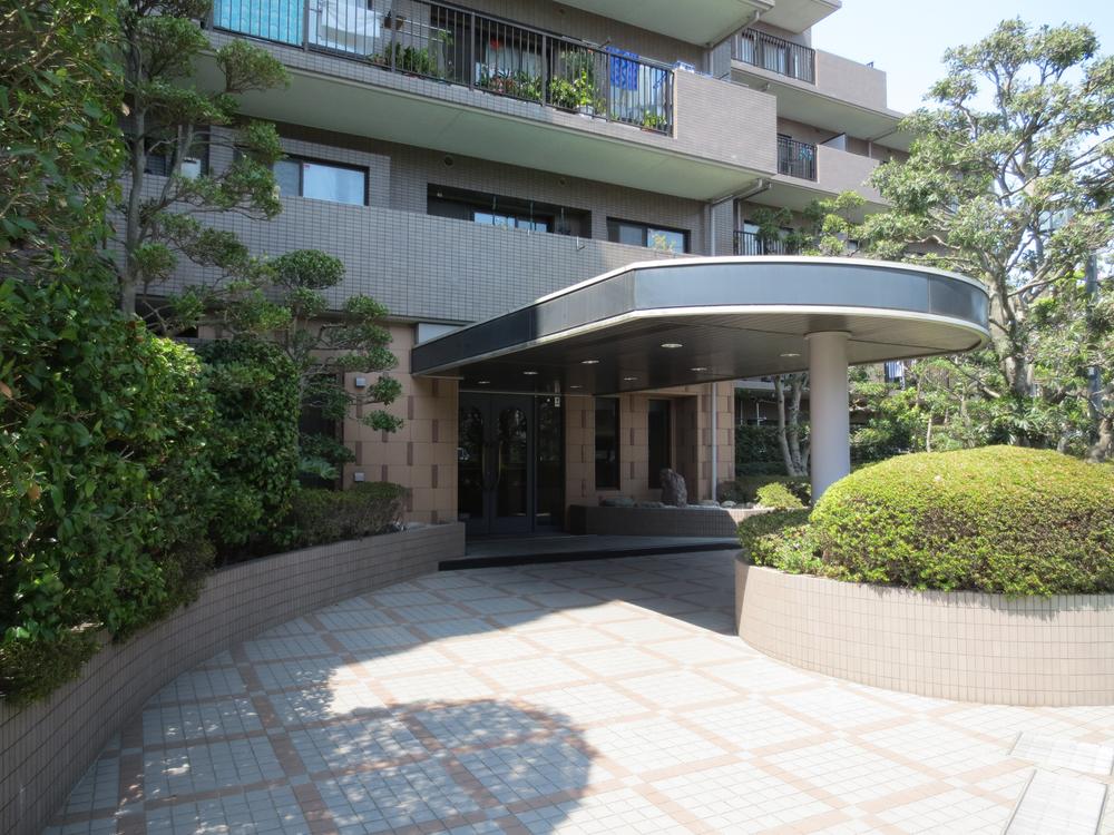 Entrance. Common areas (and September 2013)