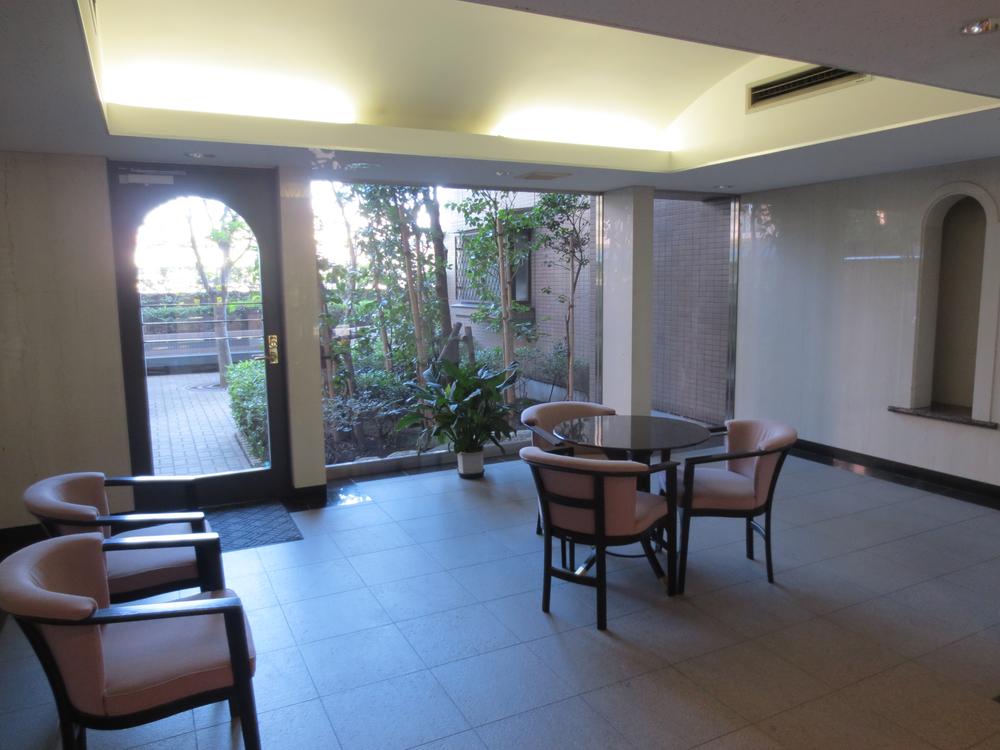 lobby. Common area (September 2013 shooting)