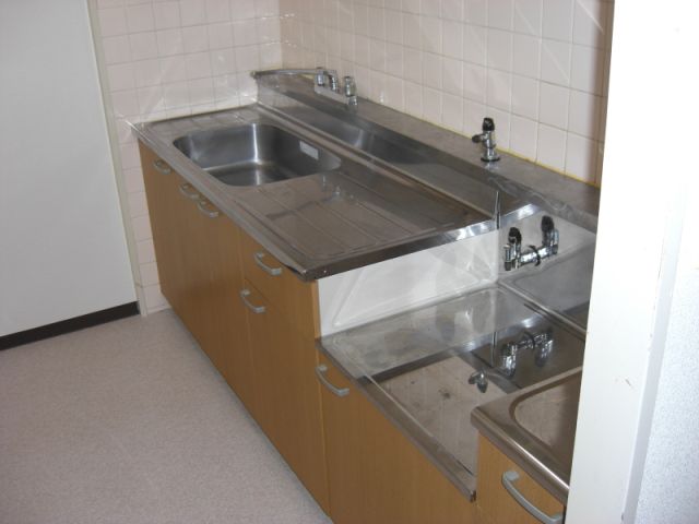 Kitchen. Two-burner stove installation Allowed