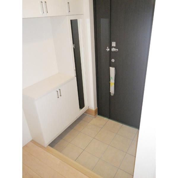 Entrance. Same specifications Photos