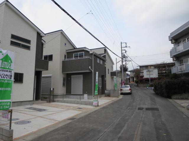 Local photos, including front road. Front road is also widely, Garage Easy