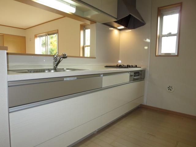 Kitchen. System kitchen with a water purifier, It has become a popular counter kitchen to wife.