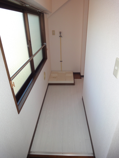 Living and room. Is a passage extending from the entrance corridor to Western-style (Laundry Area Yes)