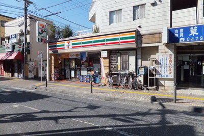 Convenience store. 1500m to Seven-Eleven (convenience store)