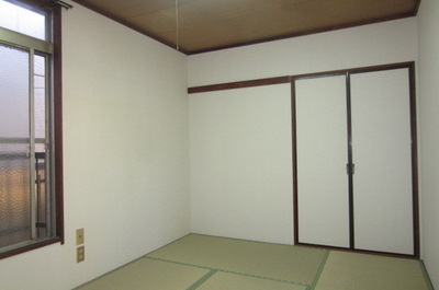 Living and room. Settle down in the tatami.