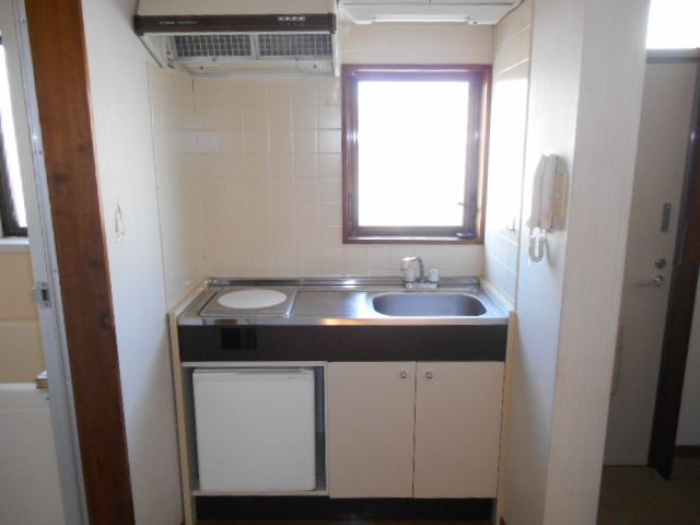 Kitchen. With IH heater