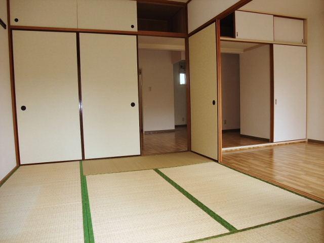 Other room space. Japanese-style room also contained plenty of