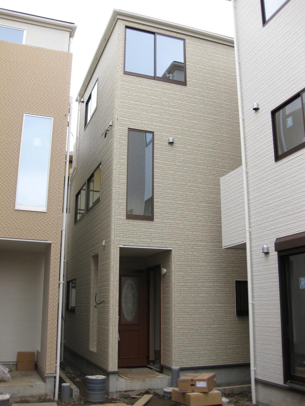 Local appearance photo. Building 2