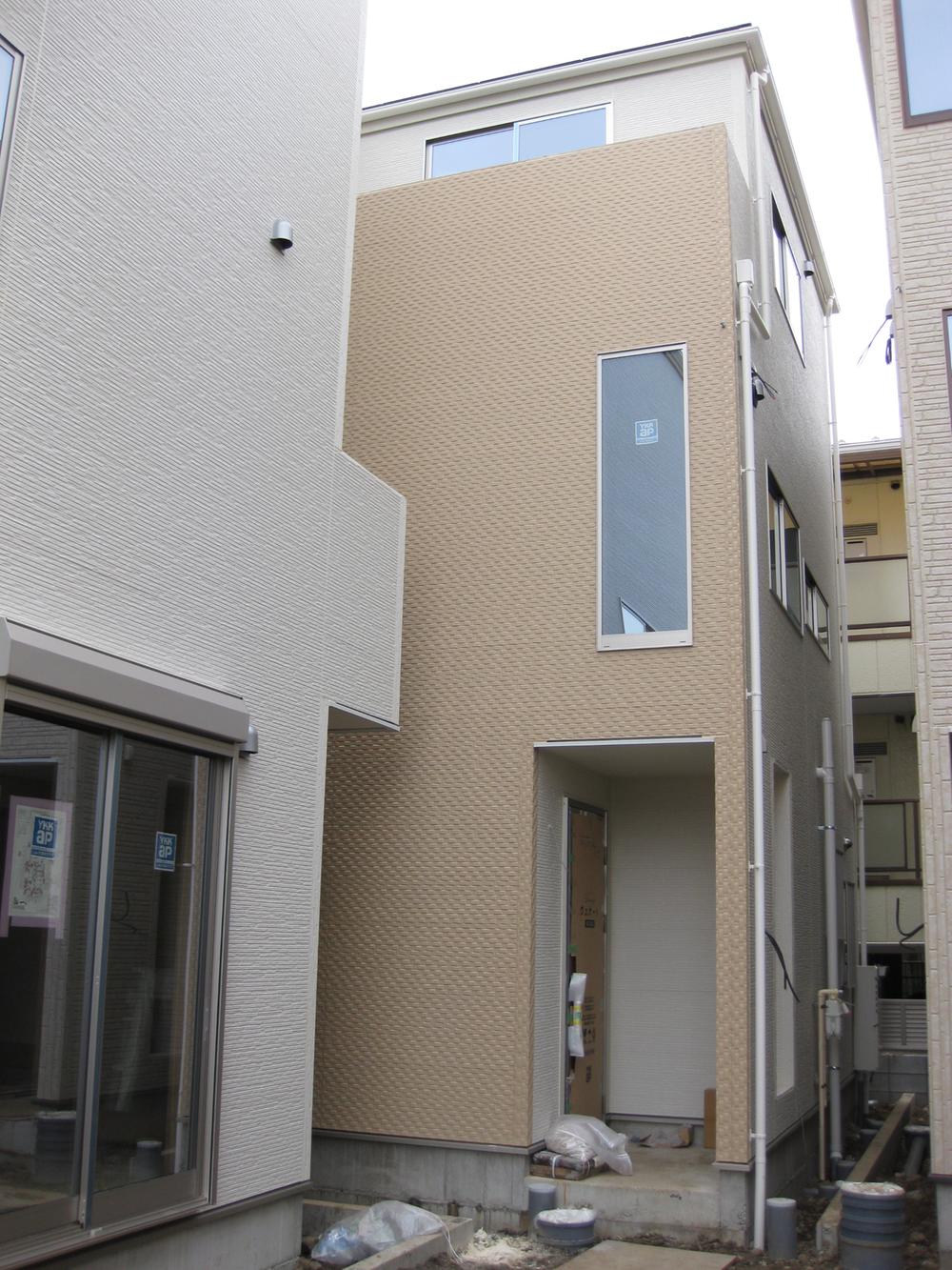 Local appearance photo. Building 3