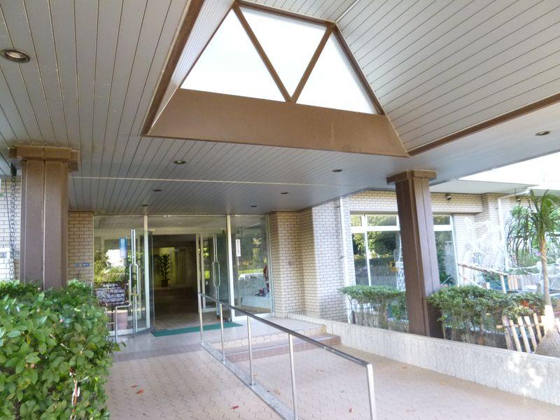 Local appearance photo. Appearance of a feeling of opening entrance