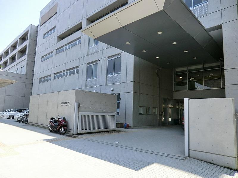 Junior high school. 513m until the seventh junior high school
