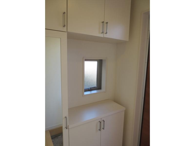 Receipt. Mirror with entrance storage