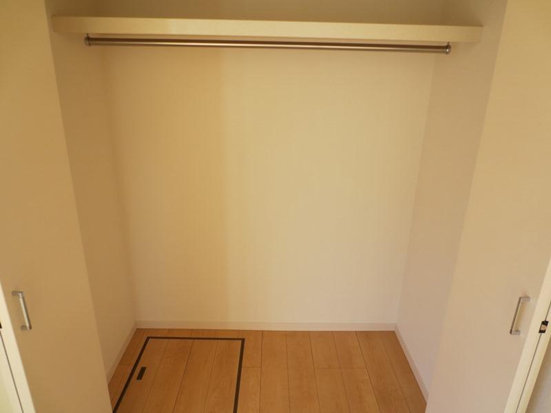 Receipt. Western style room Wide storage