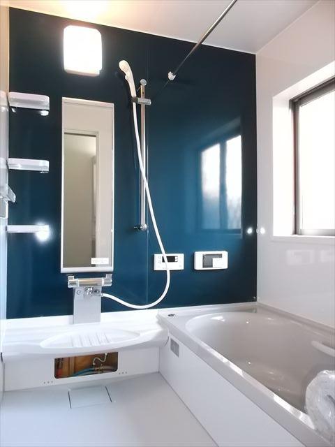 Bathroom. Local (11 May 2013) Shooting