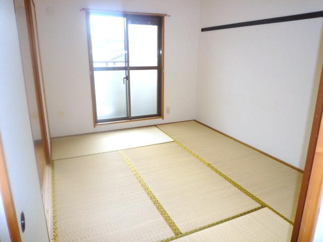 Other room space. It settles down Japanese-style room.