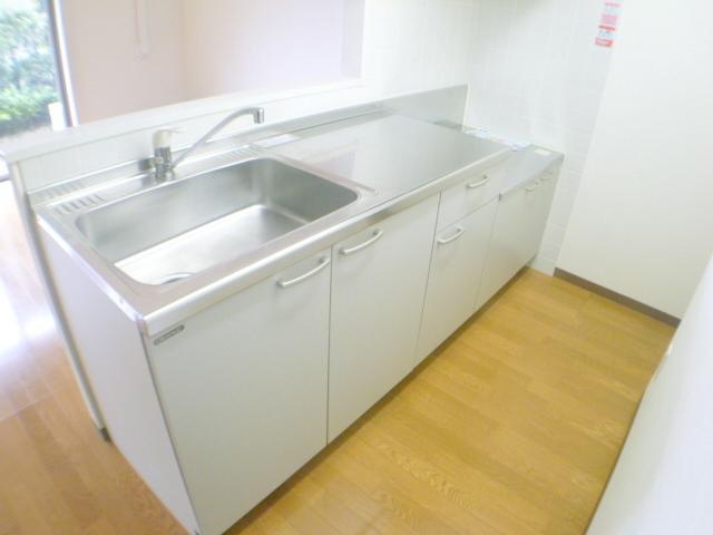 Kitchen. 2-neck is a gas stove can be installed.