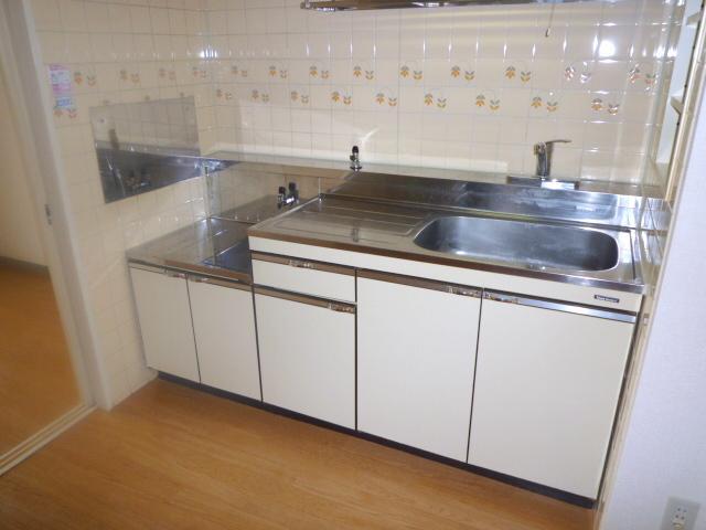 Kitchen. Gas stove can be installed.