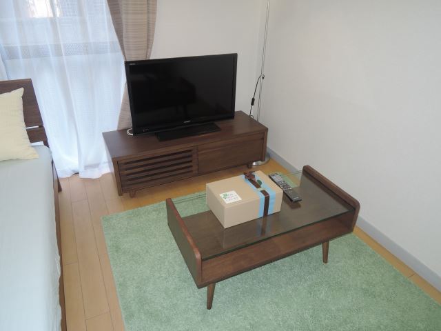 Living and room. 32-inch TV, TV stand, Low table It is fashionable