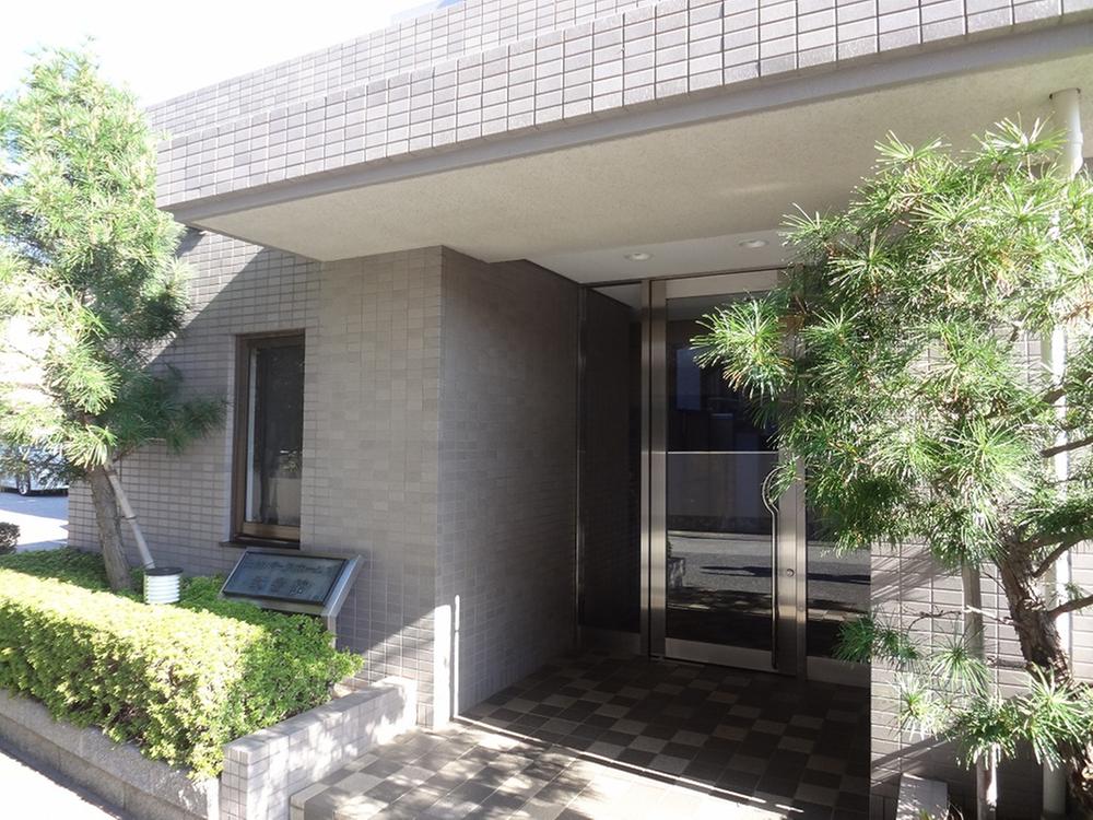 Entrance. Common areas