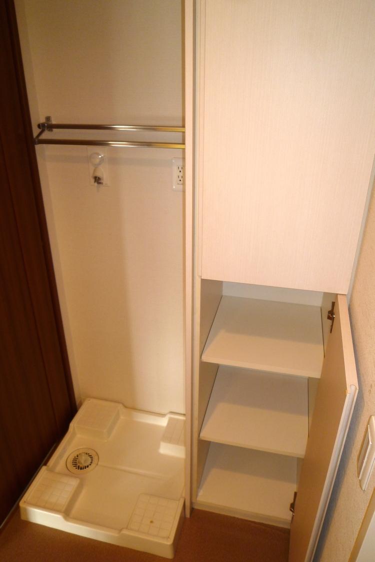 Other introspection. Indoor (June 2013) Shooting / Washing pan and wash room linen cabinet