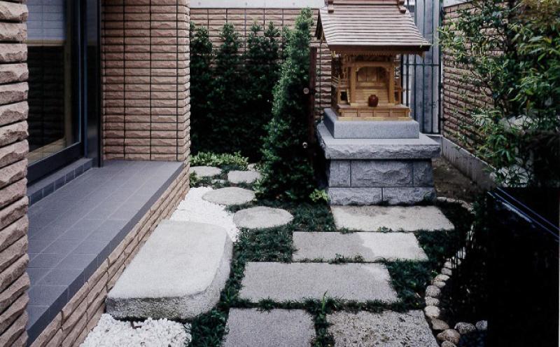 Garden. It is south rock garden