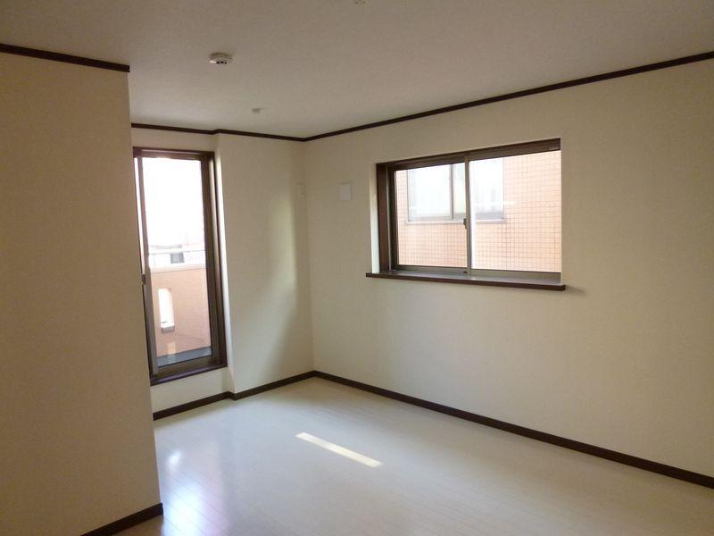 Living. LDK11.16 Pledge is located on the second floor.