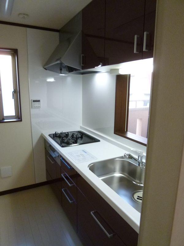 Kitchen. Useful system kitchen for storage