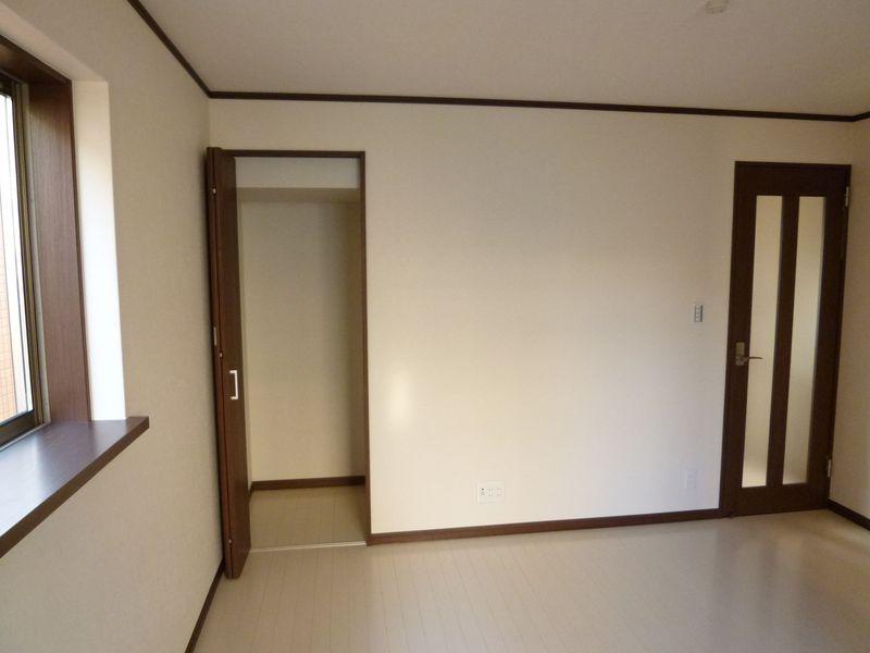 Non-living room. Living the entire photo