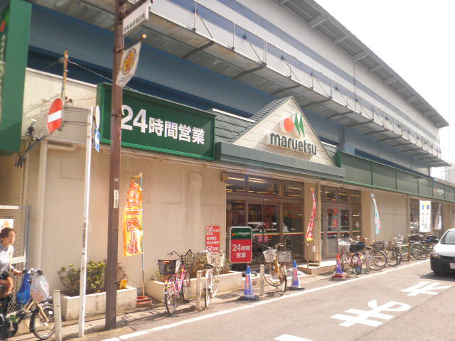 Supermarket. 400m until Maruetsu (super)