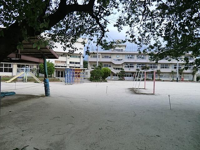 Primary school. 1200m to Ichikawa City Wakamiya Elementary School