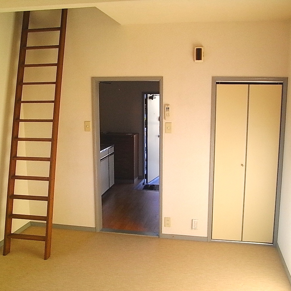 Kitchen. South from Western-style & 0.5 between storage & loft ladder