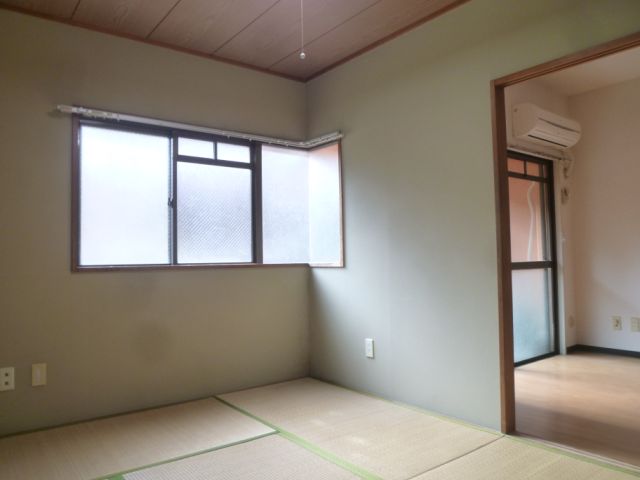 Living and room. There are 6-mat Japanese-style room