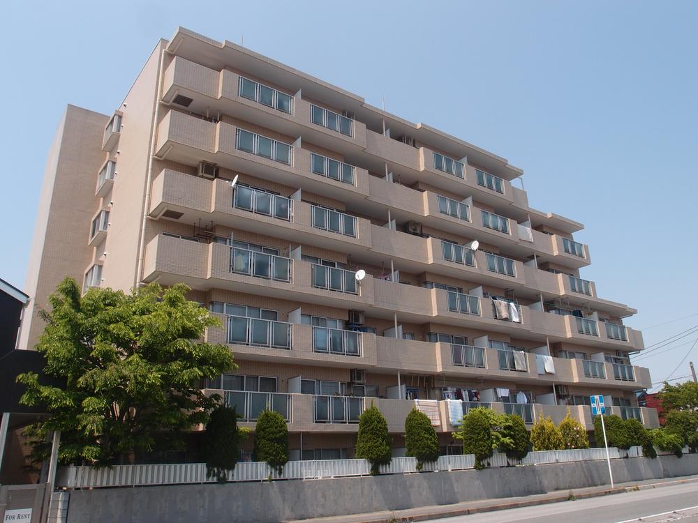 Local appearance photo. Tokyu Land Corporation is an old condominium!