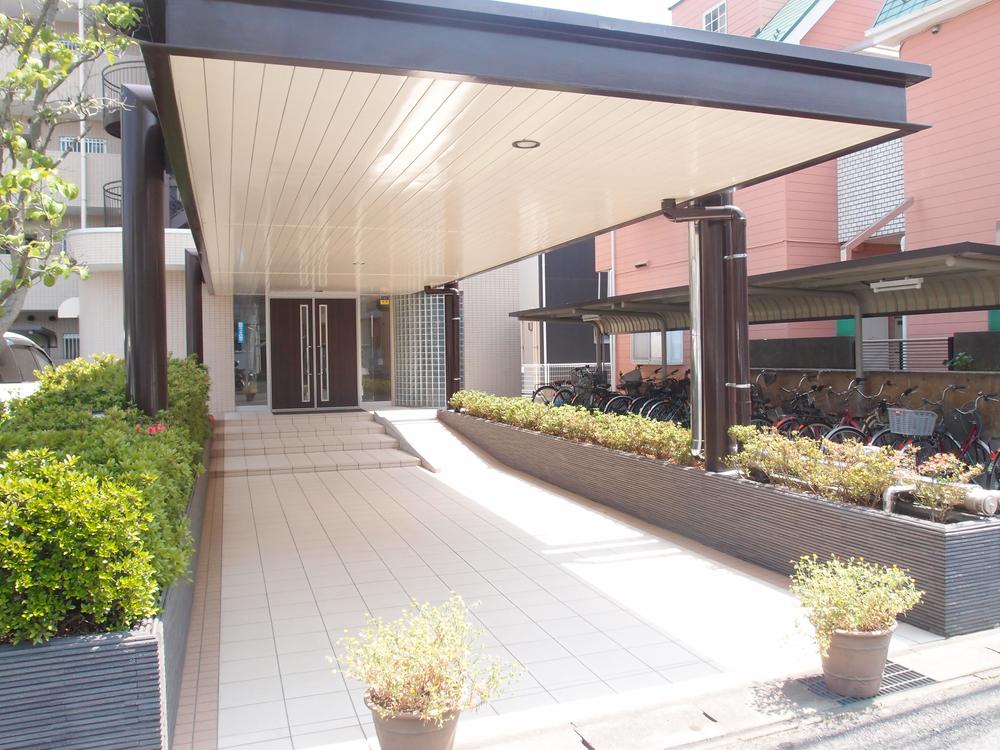 Entrance. Entrance part