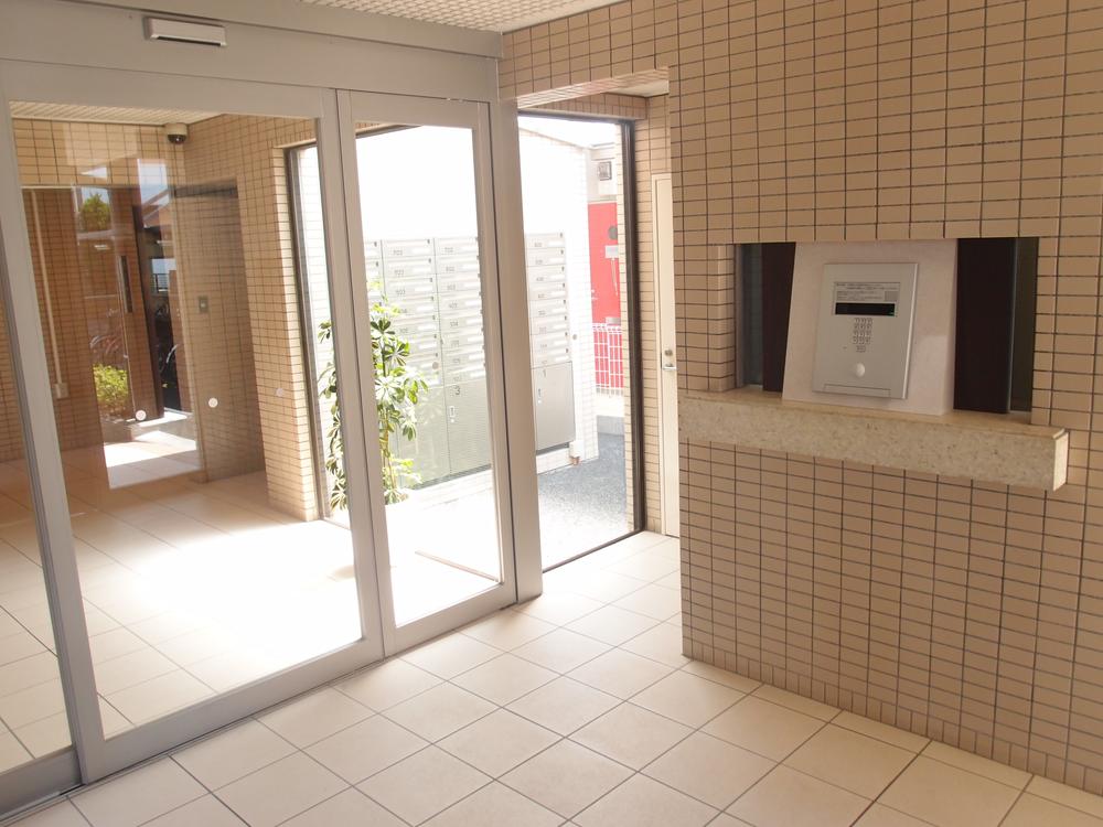 Entrance. Auto-lock is equipped!