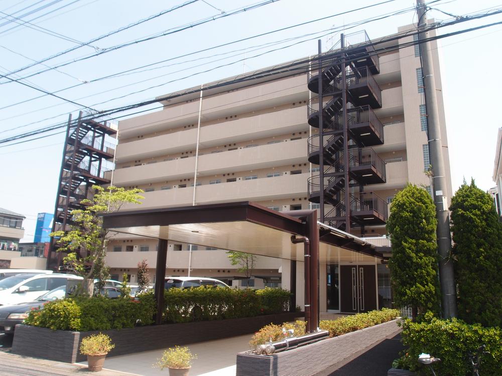 Local appearance photo. Tokyu Land Corporation is an old condominium!